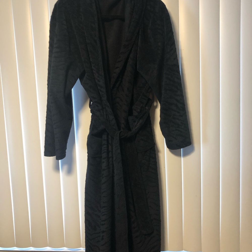 La Vie En Rose Black Full-Length Robe with Plush Texture